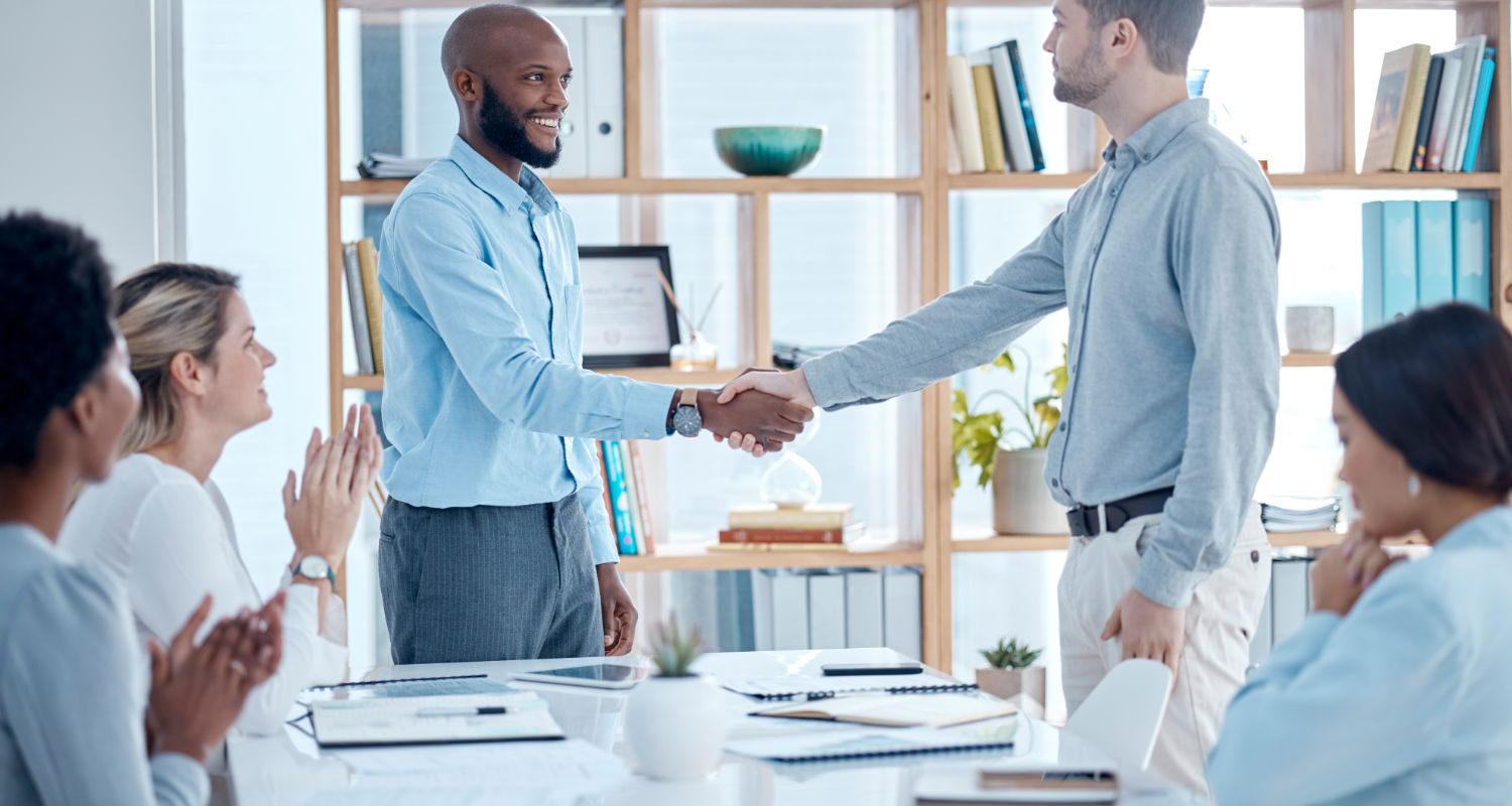 Gestão de recursos humanos: celebrar uma promoção ou boas-vindas a um novo colaborador